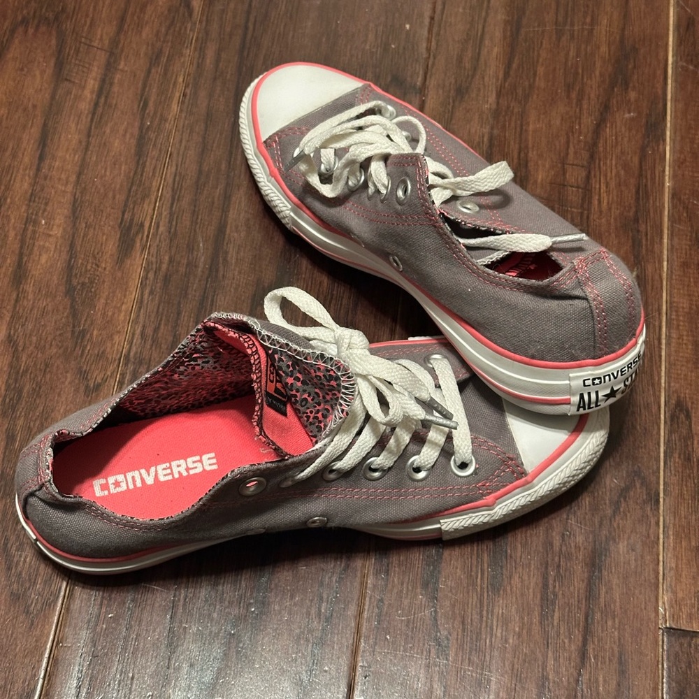 Converse Women’s Low Top Canvas Sneakers in Gray w/ Pink Accents - Size 7